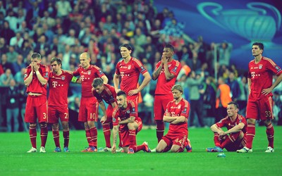 熊猫体育动态-凯西赛后和球迷合影签名