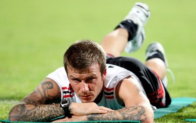 熊猫体育焦点-加比波蒂略拼抢导致球衣撕裂